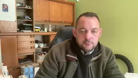 Snapshot of benochau chatting on 03/26/26, 01:49 benochau online show from 03/26/26, 01:49