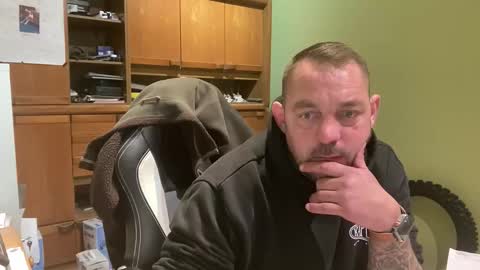 Snapshot of benochau chatting on 03/27/26, 03:45 benochau online show from 03/27/26, 03:45