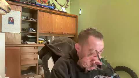 Snapshot of benochau chatting on 03/27/26, 09:10 benochau online show from 03/27/26, 09:10