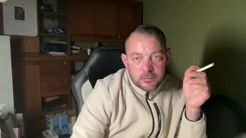 Snapshot of benochau chatting on 03/28/26, 11:26 benochau online show from 03/28/26, 11:26