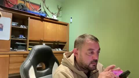 Snapshot of benochau chatting on 04/02/26, 09:01 benochau online show from 04/02/26, 09:01