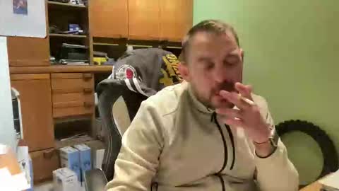 Snapshot of benochau chatting on 04/04/26, 02:10 benochau online show from 04/04/26, 02:10