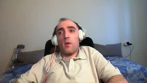 Snapshot of bentish chatting on 04/29/26, 03:38 bentish online show from 04/29/26, 03:38