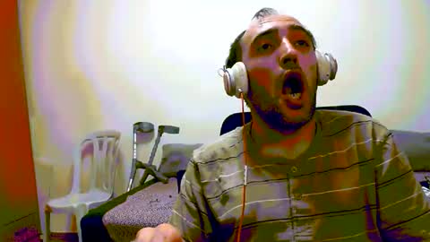Snapshot of bentish chatting on 06/11/26, 03:32 bentish online show from 06/11/26, 03:32
