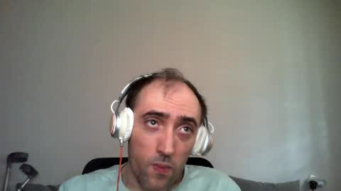 Snapshot of bentish chatting on 06/15/26, 07:54 bentish online show from 06/15/26, 07:54