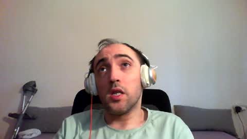 Snapshot of bentish chatting on 06/16/26, 06:49 bentish online show from 06/16/26, 06:49