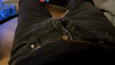 Snapshot of benz10001 chatting on 01/19/25, 10:49 benz10001 online show from 01/19/25, 10:49