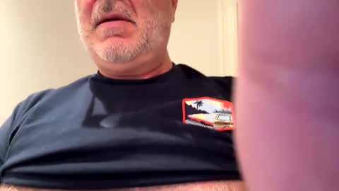 Snapshot of benz10001 chatting on 01/31/25, 11:24 benz10001 online show from 01/31/25, 11:24