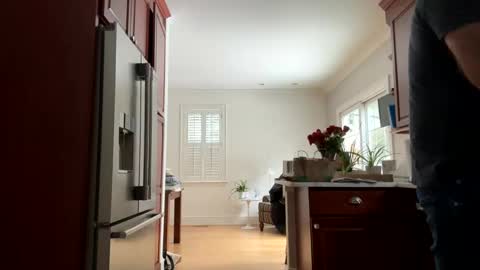 Snapshot of benz10001 chatting on 02/16/25, 02:54 benz10001 online show from 02/16/25, 02:54