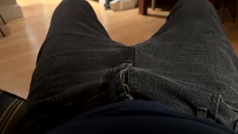 Snapshot of benz10001 chatting on 02/17/25, 11:42 benz10001 online show from 02/17/25, 11:42