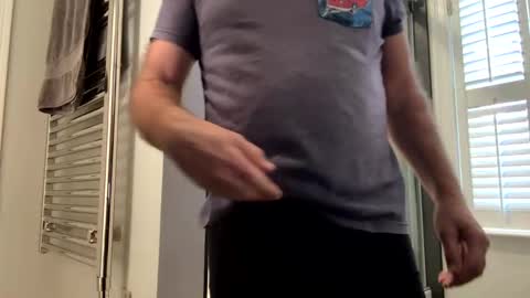 Snapshot of benz10001 chatting on 02/20/25, 12:47 benz10001 online show from 02/20/25, 12:47