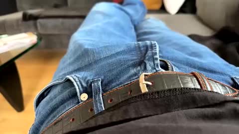 Snapshot of benz10001 chatting on 02/23/25, 02:46 benz10001 online show from 02/23/25, 02:46