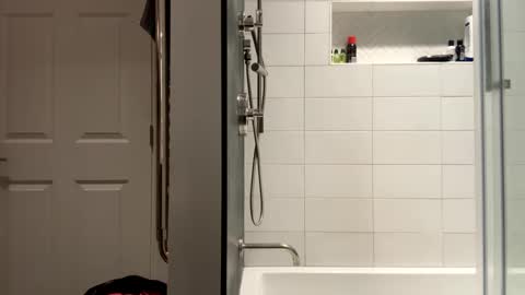 Snapshot of benz10001 chatting on 09/20/25, 03:07 benz10001 online show from 09/20/25, 03:07