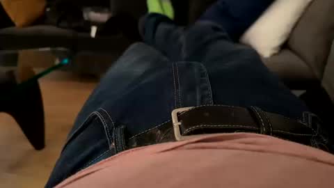 Snapshot of benz10001 chatting on 10/14/25, 02:12 benz10001 online show from 10/14/25, 02:12