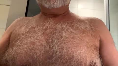 Snapshot of benz10001 chatting on 11/11/25, 12:32 benz10001 online show from 11/11/25, 12:32