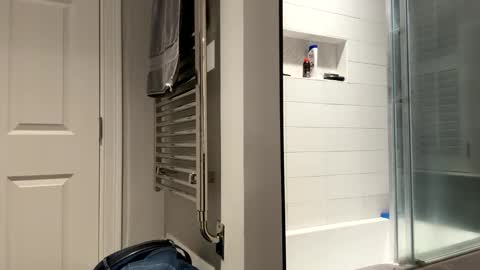 benz10001 online show from 02/17/26, 04:20