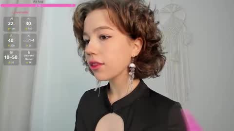 Snapshot of bermudatrait chatting on 11/17/25, 07:03 Inna online show from 11/17/25, 07:03