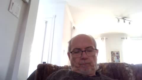 Snapshot of bernard1102 chatting on 12/15/24, 06:59 bernard1102 online show from 12/15/24, 06:59