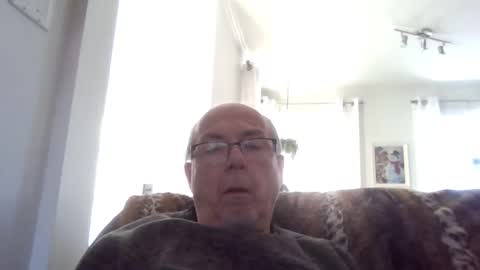 Snapshot of bernard1102 chatting on 12/26/24, 05:30 bernard1102 online show from 12/26/24, 05:30