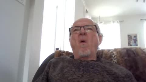 Snapshot of bernard1102 chatting on 01/03/25, 04:27 bernard1102 online show from 01/03/25, 04:27