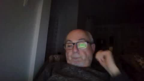 Snapshot of bernard1102 chatting on 01/26/25, 03:06 bernard1102 online show from 01/26/25, 03:06