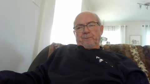 Snapshot of bernard1102 chatting on 09/10/25, 12:38 bernard1102 online show from 09/10/25, 12:38