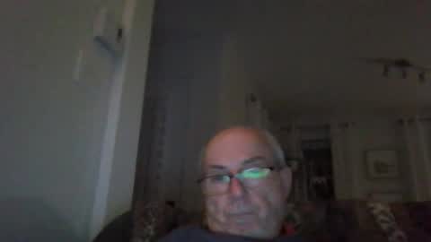 Snapshot of bernard1102 chatting on 09/23/25, 12:13 bernard1102 online show from 09/23/25, 12:13