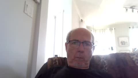 Snapshot of bernard1102 chatting on 10/05/25, 07:45 bernard1102 online show from 10/05/25, 07:45