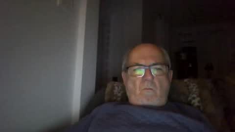 Snapshot of bernard1102 chatting on 10/13/25, 01:05 bernard1102 online show from 10/13/25, 01:05