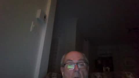 Snapshot of bernard1102 chatting on 10/26/25, 01:00 bernard1102 online show from 10/26/25, 01:00