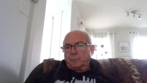 Snapshot of bernard1102 chatting on 10/26/25, 03:51 bernard1102 online show from 10/26/25, 03:51