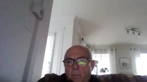 Snapshot of bernard1102 chatting on 10/31/25, 06:42 bernard1102 online show from 10/31/25, 06:42