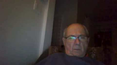 Snapshot of bernard1102 chatting on 11/08/25, 01:28 bernard1102 online show from 11/08/25, 01:28