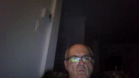 Snapshot of bernard1102 chatting on 11/14/25, 12:42 bernard1102 online show from 11/14/25, 12:42