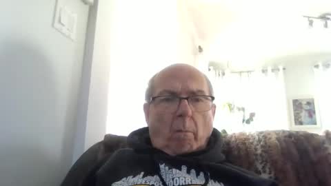 Snapshot of bernard1102 chatting on 12/03/25, 03:10 bernard1102 online show from 12/03/25, 03:10