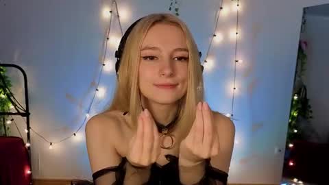 Hi Im NikaComing back online on Monday 3 online show from 06/25/26, 08:52