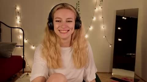 Hi Im NikaComing back online on Monday 3 online show from 07/03/26, 04:13