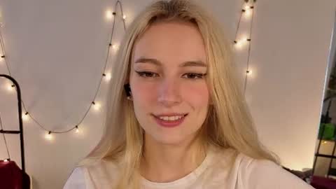 Hi Im NikaComing back online on Monday 3 online show from 07/11/26, 11:02