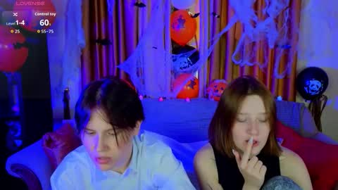 Snapshot of berry_assortment chatting on 10/15/25, 11:43 Your sweet Tara and Eva online show from 10/15/25, 11:43