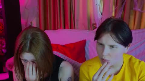 Snapshot of berry_assortment chatting on 10/31/25, 07:20 Your sweet Tara and Eva online show from 10/31/25, 07:20