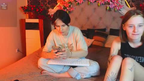 Snapshot of berry_assortment chatting on 11/21/25, 11:53 Your sweet Tara and Eva online show from 11/21/25, 11:53