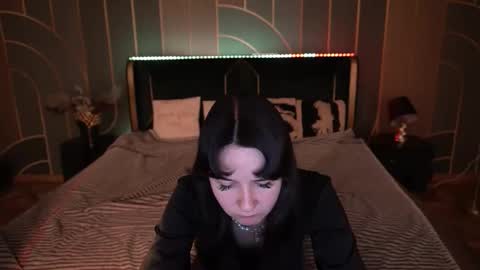 Snapshot of berrydiva chatting on 11/21/25, 03:22 Violette online show from 11/21/25, 03:22