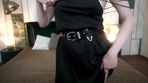 Violette online show from 07/20/26, 08:22