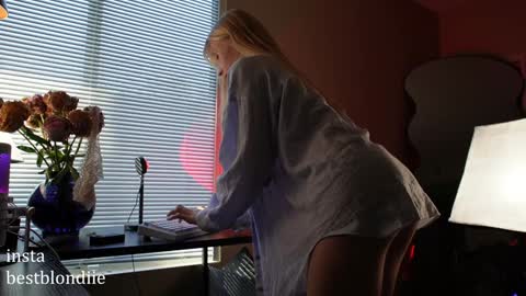 Snapshot of bestblondiiecb chatting on 01/03/25, 11:33 Chloe Next stream on Friday online show from 01/03/25, 11:33