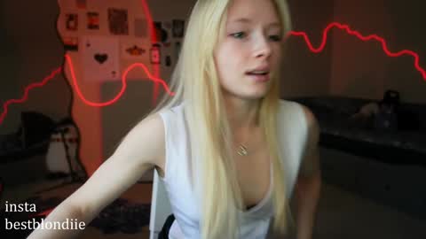 Snapshot of bestblondiiecb chatting on 01/20/25, 05:16 Chloe Next stream on Friday online show from 01/20/25, 05:16