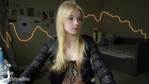 Snapshot of bestblondiiecb chatting on 03/02/25, 05:47 Chloe Next stream on Friday online show from 03/02/25, 05:47