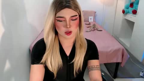 bestgirljulia online show from 09/25/25, 10:30