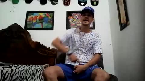 Snapshot of bestia_salvaje chatting on 01/17/25, 11:29 Andres online show from 01/17/25, 11:29