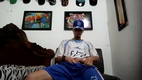 Snapshot of bestia_salvaje chatting on 01/21/25, 10:51 Andres online show from 01/21/25, 10:51