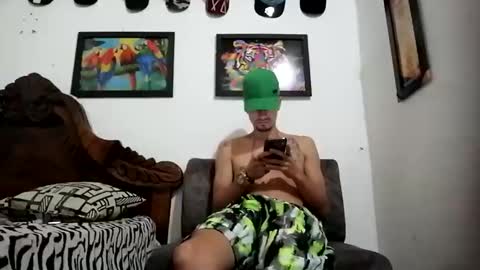 Snapshot of bestia_salvaje chatting on 01/24/25, 10:51 Andres online show from 01/24/25, 10:51